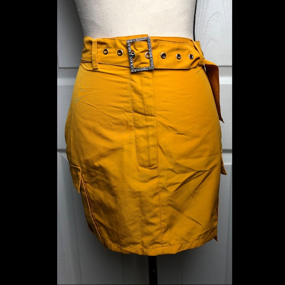 Cute reflective yellow/orange cargo skirt, with  belt.